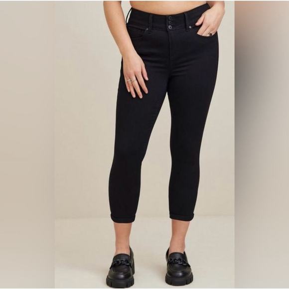 Torrid Pants - Torrid Black Crop Jegging Size 22